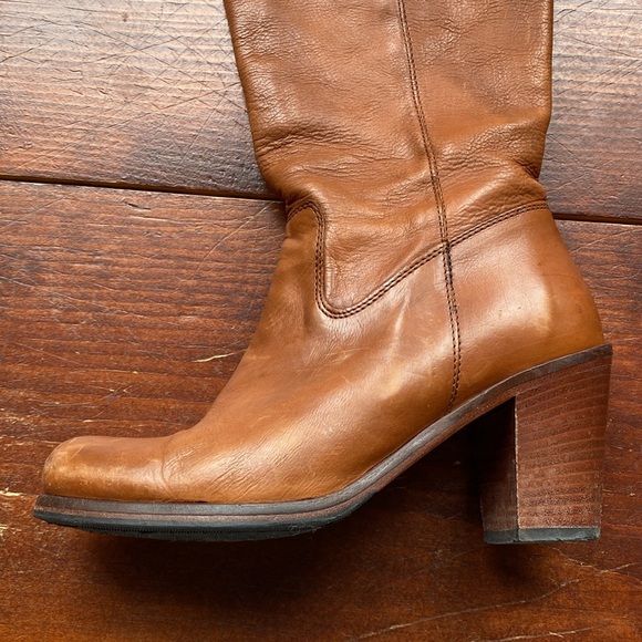 Leather camel heeled boot - Picture 5 of 7